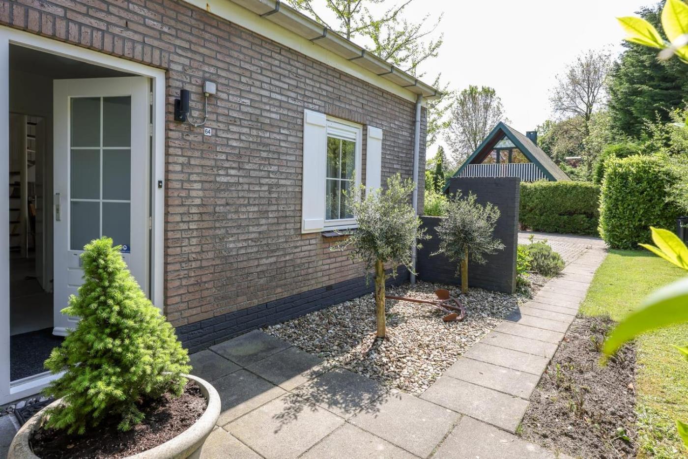 Hello Zeeland - Vakantiehuis De Elf Boompjes 64 Bruinisse Bagian luar foto
