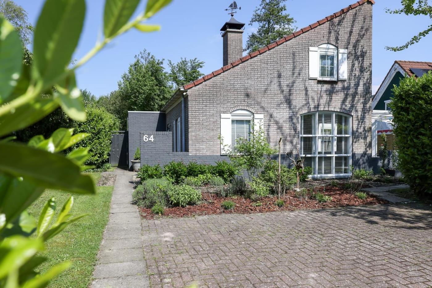 Hello Zeeland - Vakantiehuis De Elf Boompjes 64 Bruinisse Bagian luar foto
